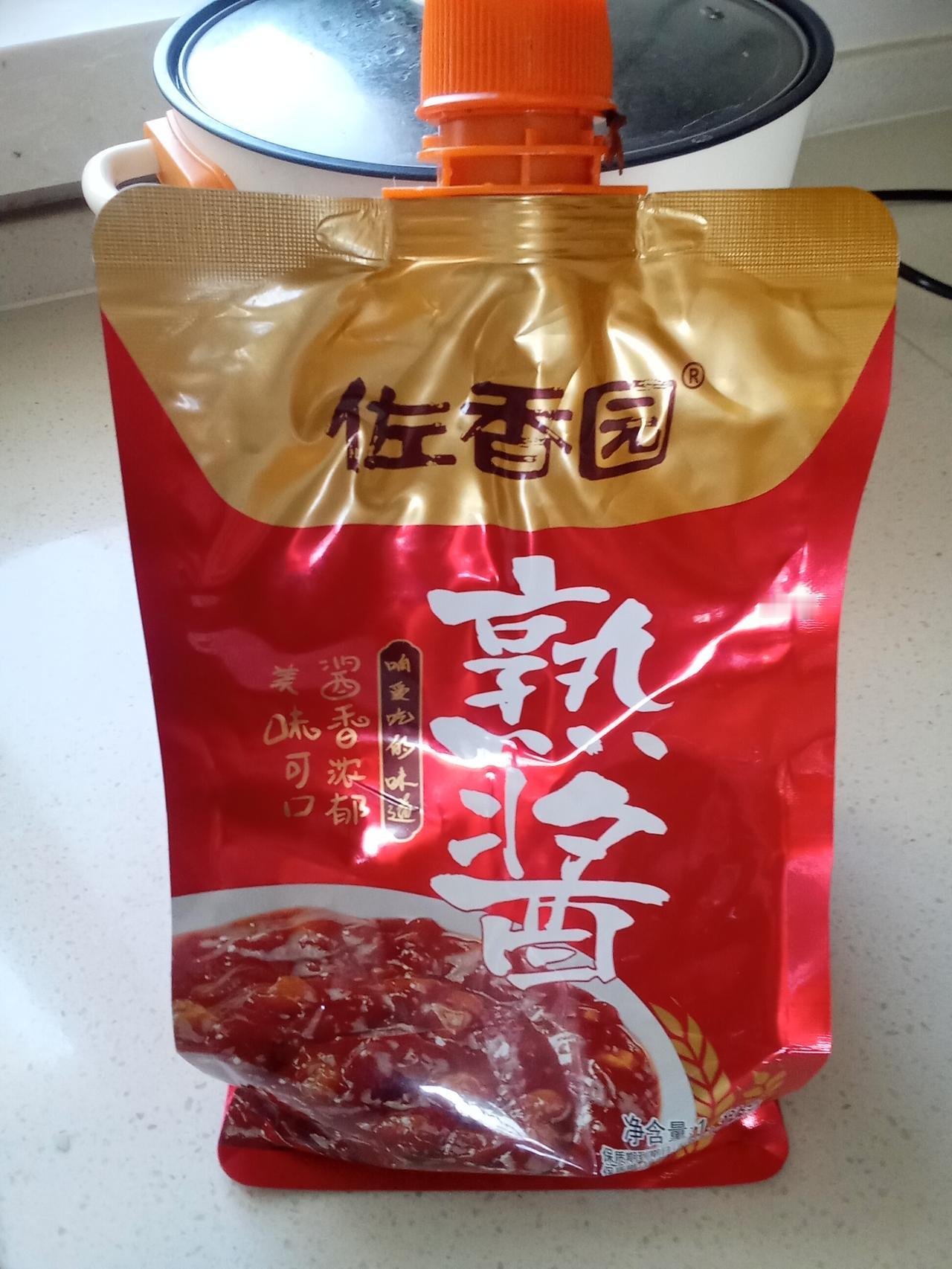 终于抛弃了闫学晶。
闫学晶被口诛笔伐的时候，我家里的她代言的佐香园大酱还没有吃完
