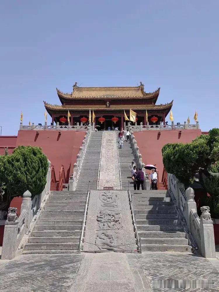 九朝古都开封成为春节最火旅游点！

今年这个春节开封火到了什么程度？这么一个华北