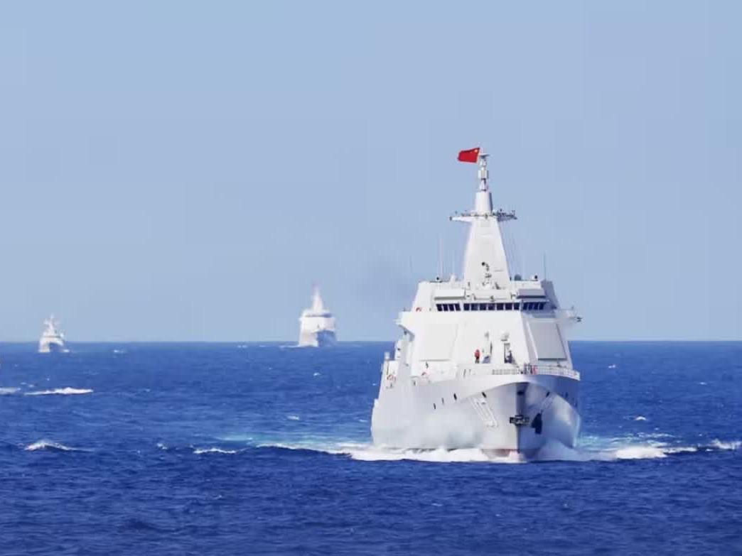6月29日,珍珠港军事演习进入到第六天。与此同时,三亚海事局发布了一则封海通告,