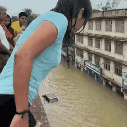 我的天
真大跳啊？这一跳全村人可都要吃席啊？[捂脸]