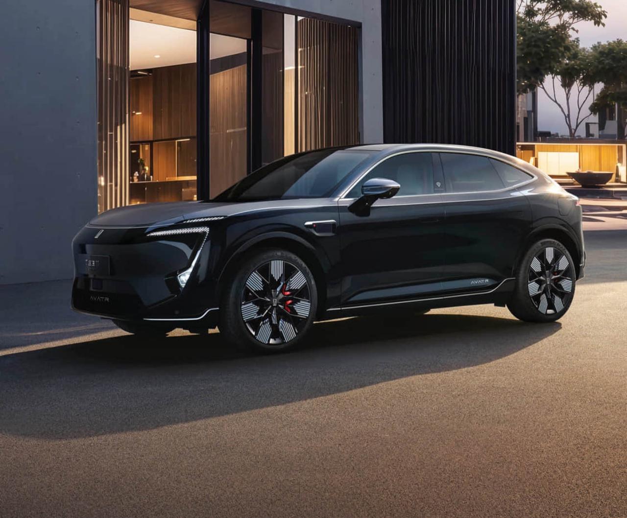 阿维塔11是一款中大型智能电动SUV，提供纯电和增程两种动力布局，阿维塔汽车 阿