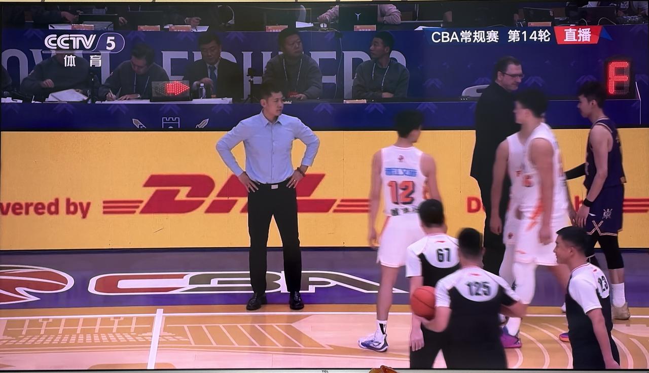 北京北控赢得可耻！
福建男篮虽败犹荣！
今晚的一场CBA常规赛，北京北控主场迎战