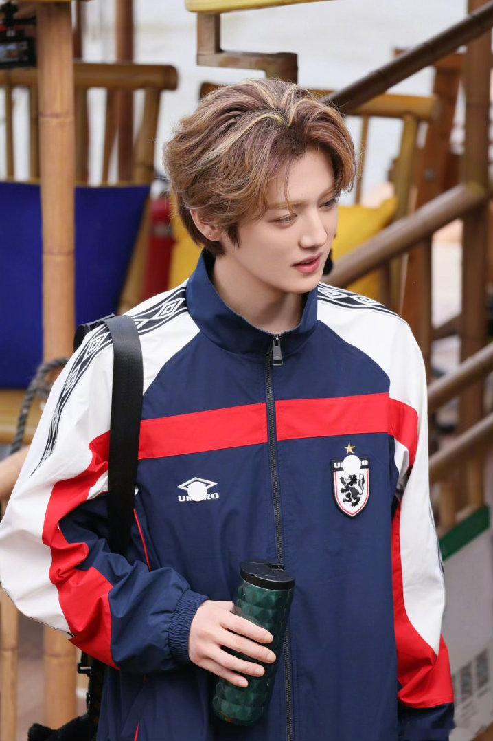 鹿晗  lh鹿晗season4亚洲巡演 你是禁止贩售的烈酒  灌醉四季