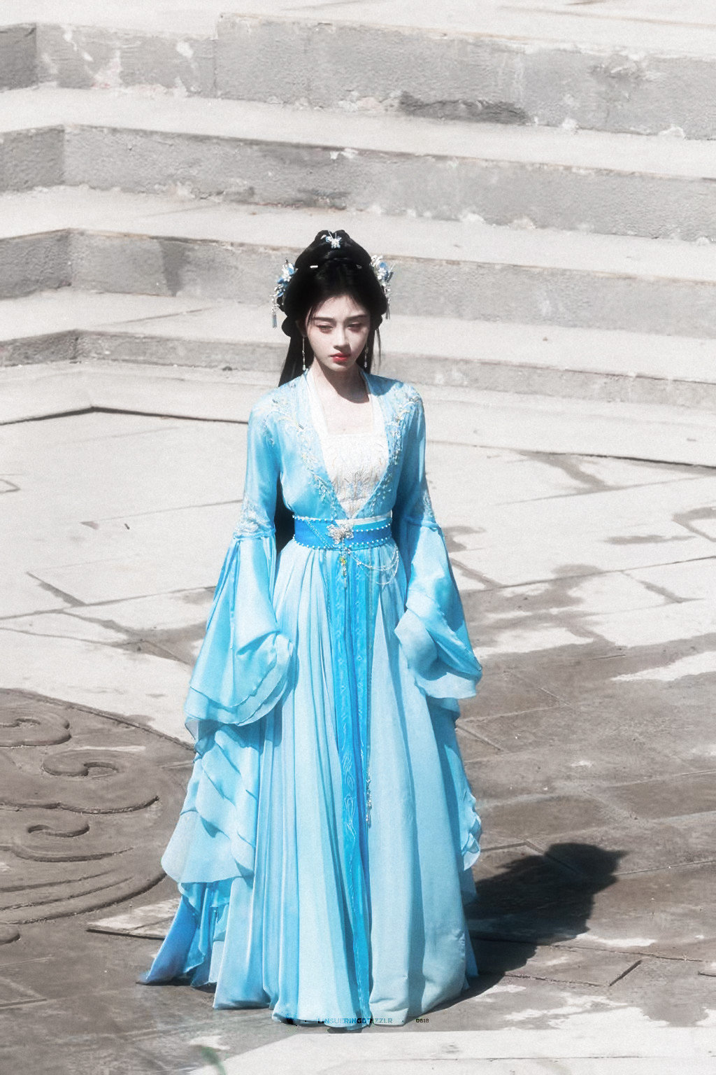 jjy鞠婧祎千香 jjy鞠婧祎姜黎非 “玫瑰之所以是玫瑰，是风与光的眷顾，更是视