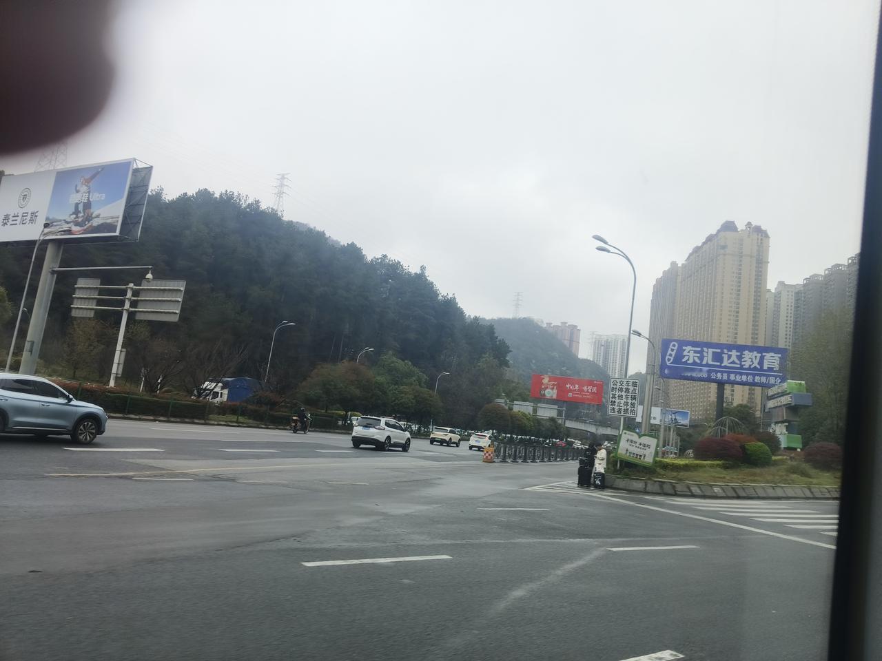 特朗普:中国怎么收回台湾是他们的事
只要不在我任期内收回
中国:台湾省是中国的一