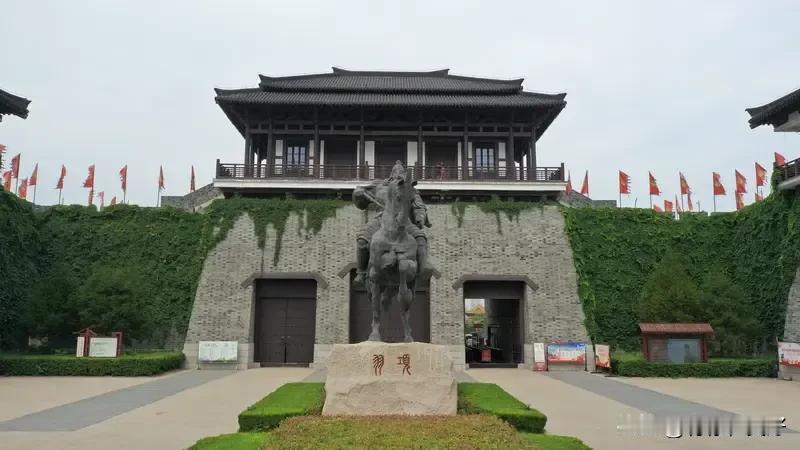《念奴娇·大风歌罢》
大风歌罢，望垓下，一派苍茫秋色。楚地悲歌，犹绕耳，多少英雄