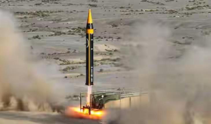 案板上的伊朗，还能动弹多久？

自特朗普开始调动航母奔赴中东以来，伊朗就已经被摁