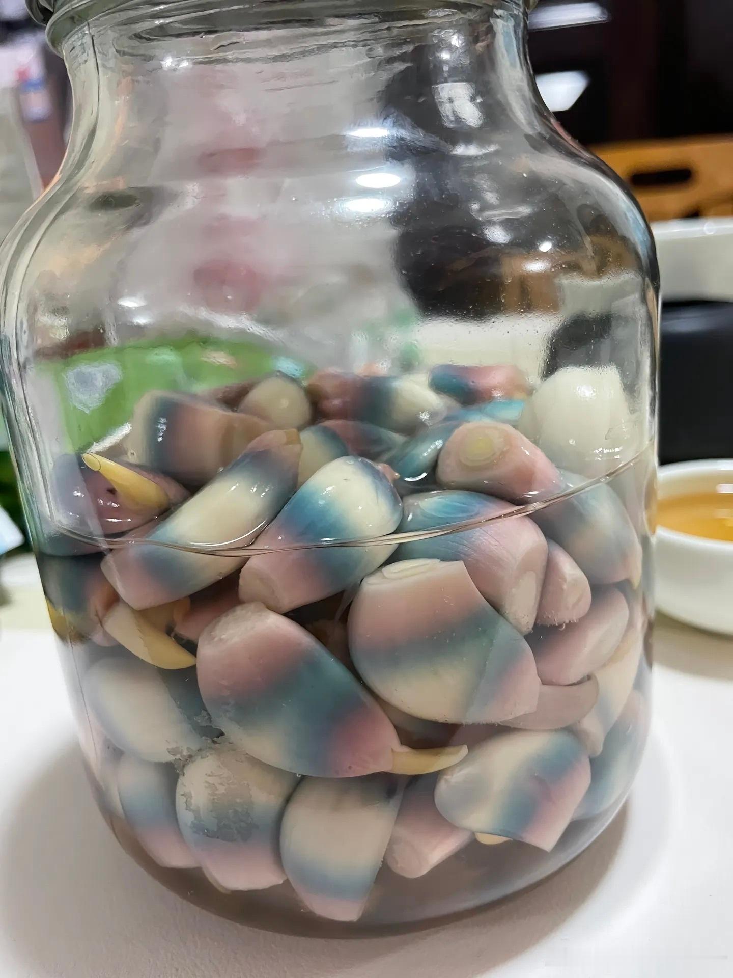 腊八蒜泡成渐变色了。。[哆啦A梦吃惊] 