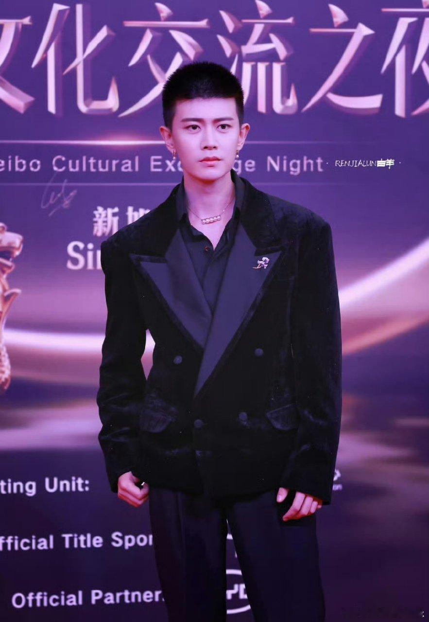 是谁的DNA动了？是看到任嘉伦刘雨昕同框聊天的我！ 