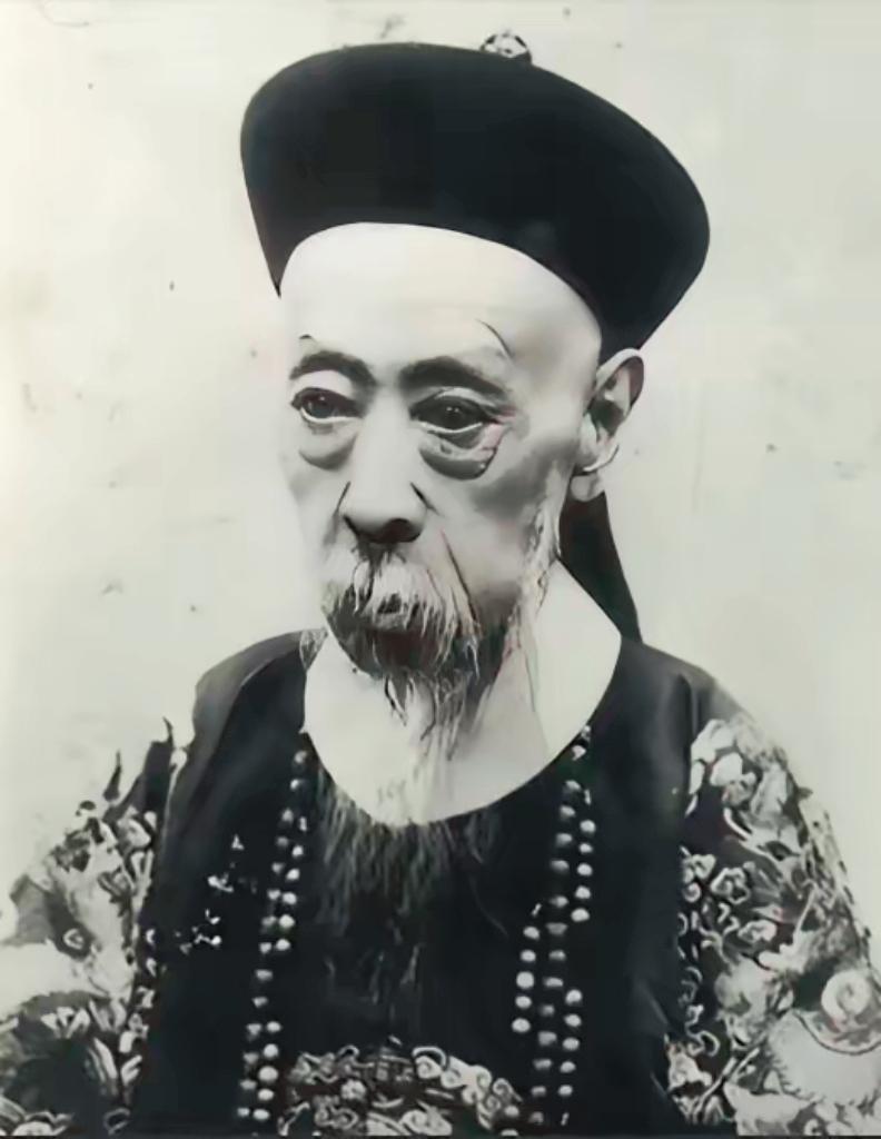 慈禧太后并不是亡国妖后？真正把大清推入深渊的，是那个表面忠厚老实、实则卖国求荣的