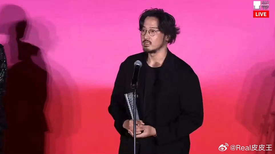 天，王传君真的拿下了东京电影节影帝，还感谢了白百何。。 而此前，白百何先后发微博