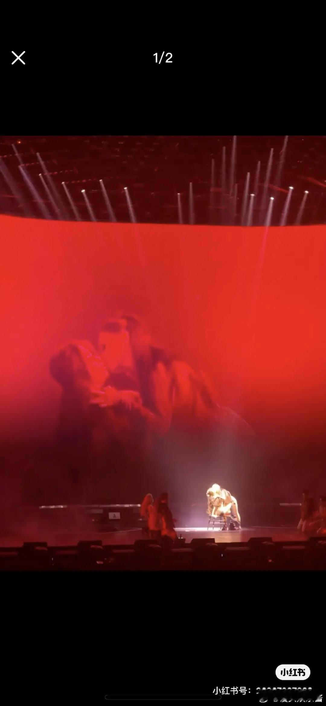 虞书欣舞台上这是在干嘛