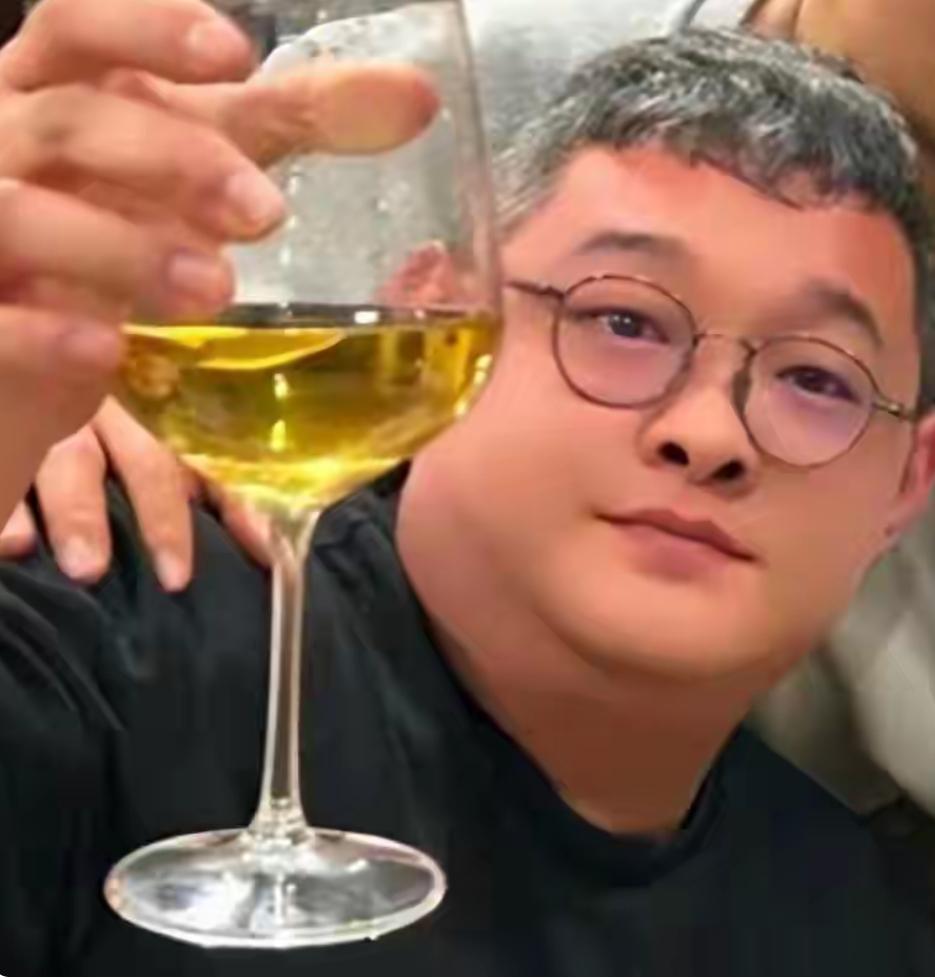 35岁满头白发还爱喝酒？傅彪儿子不是不归路他在找父亲娱乐 明星