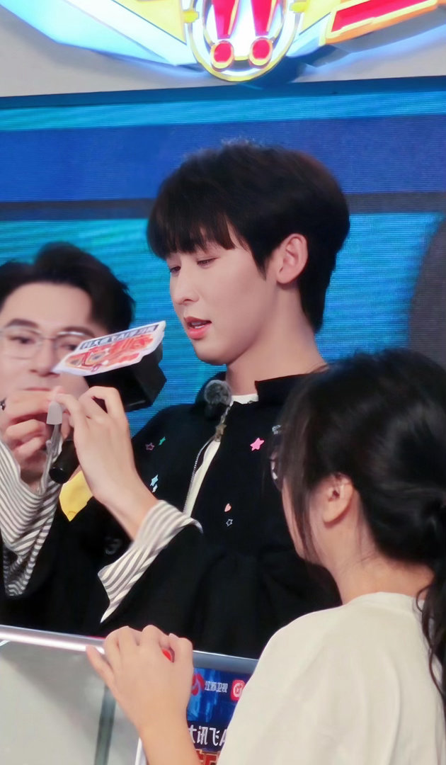 现在小学生都这么有梗吗一站到底少年季 现在的少年真的不吃压力这一套！唐九洲问他数