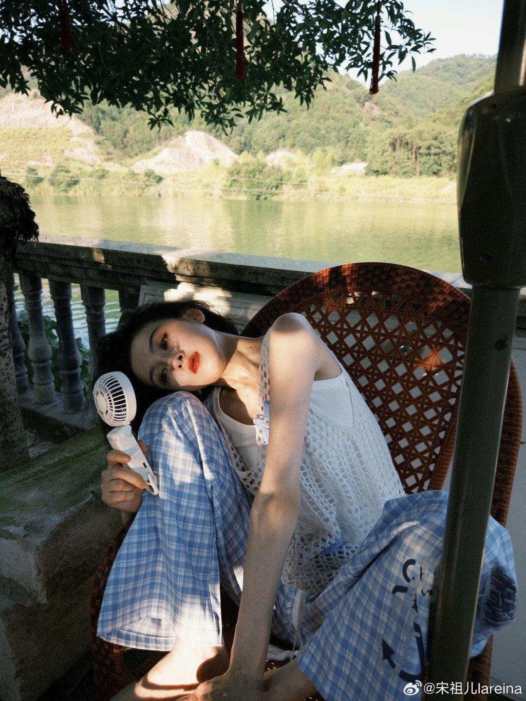 宋祖儿[舔屏][锦鲤附体][锦鲤附体][锦鲤附体][锦鲤附体] ​​​