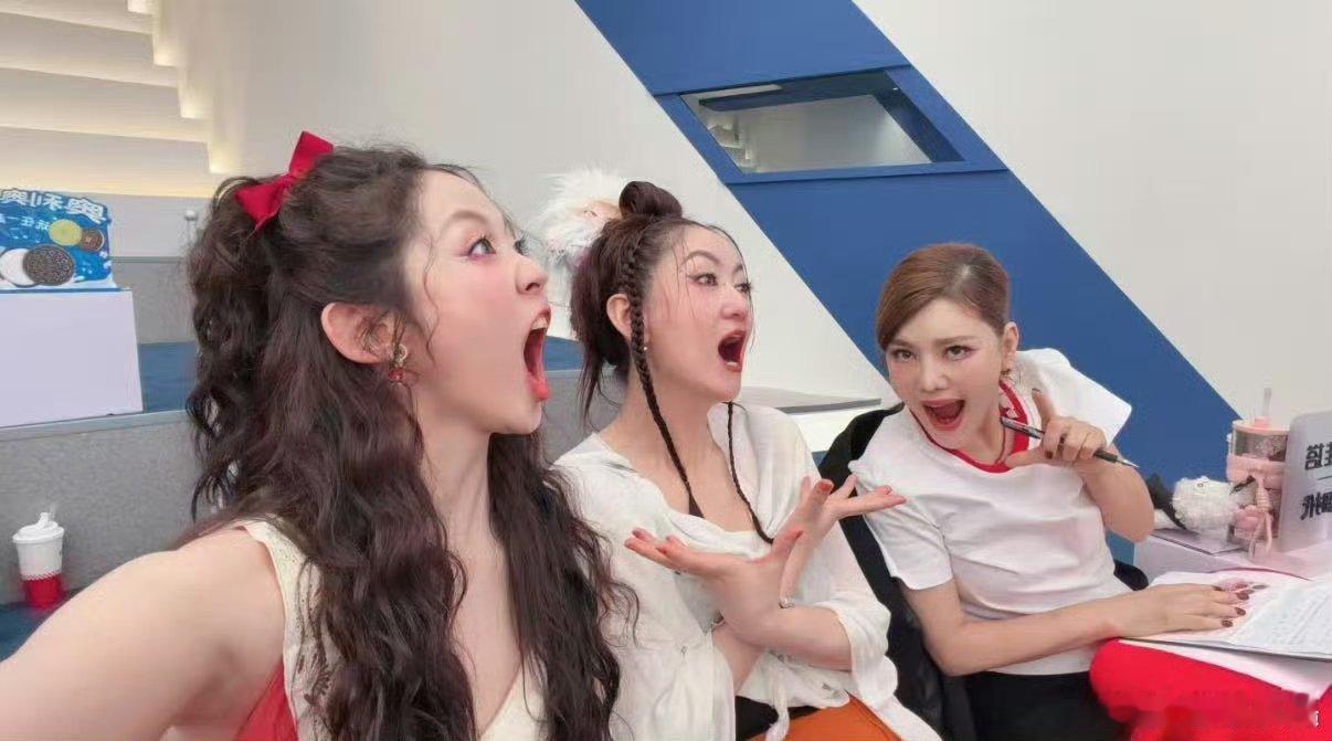 这个家没有万千惠得散谁能拒绝万千惠啊！一公《Just Like Fire》全开麦