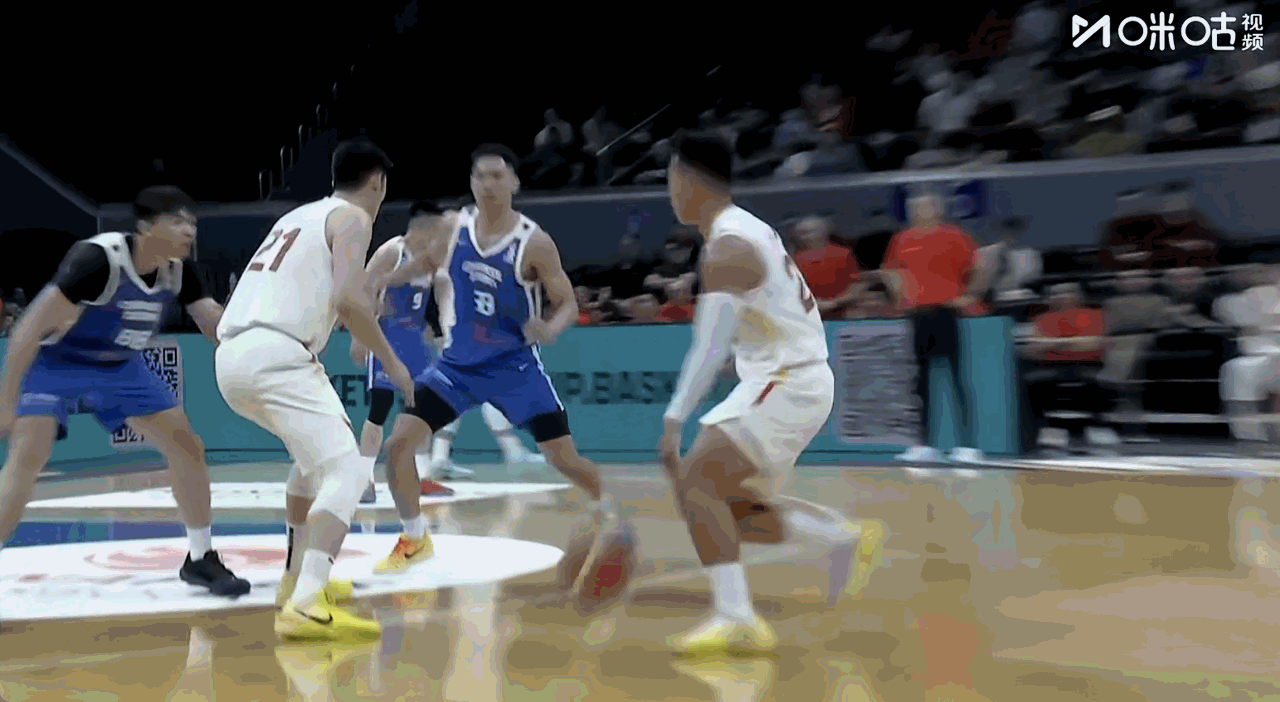 中国男篮对阵台湾省队，没想到第二节比赛结束，中国男篮50：51还落后1分。感觉我