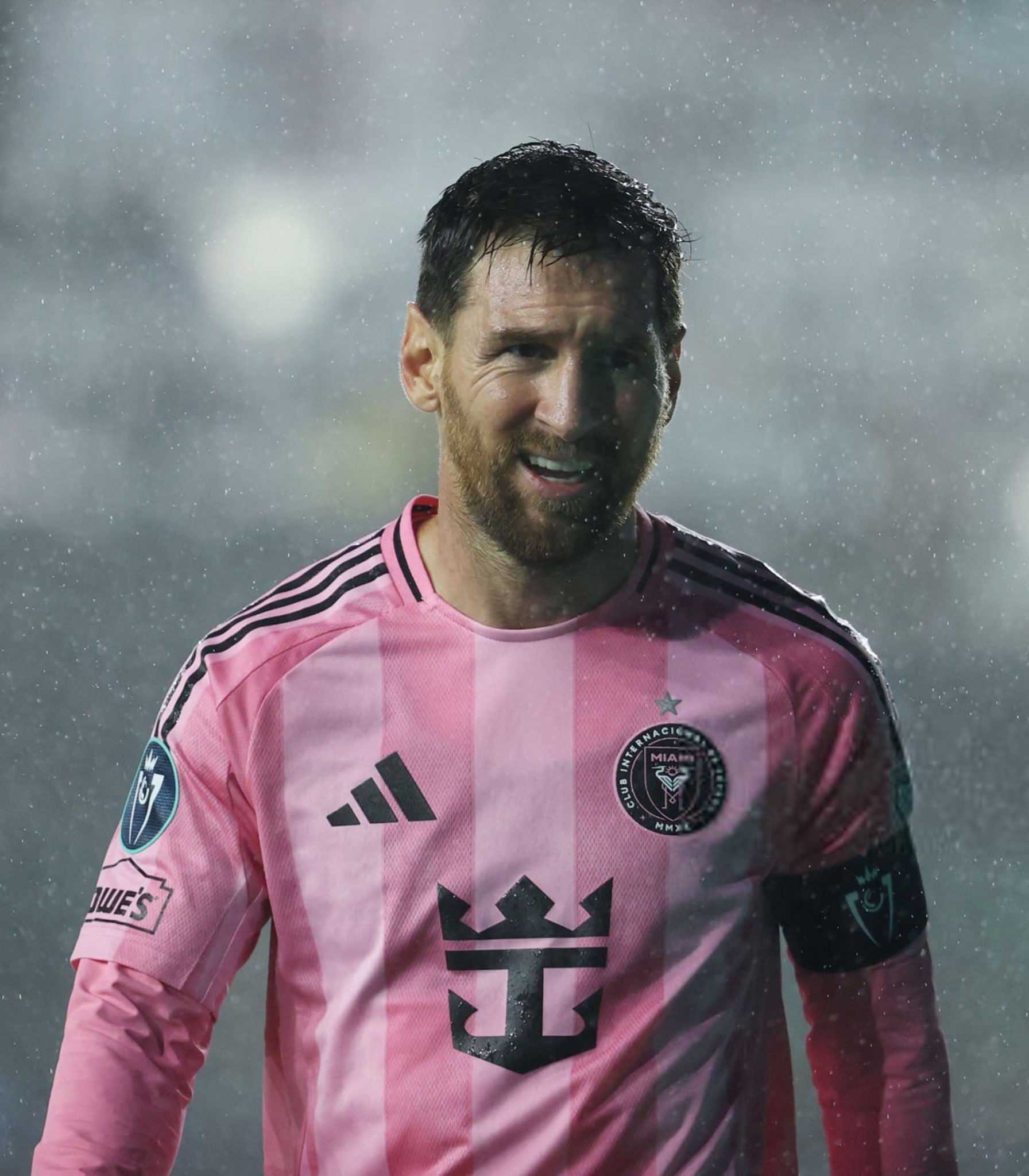 雨中小梅梅西梅西生涯900球