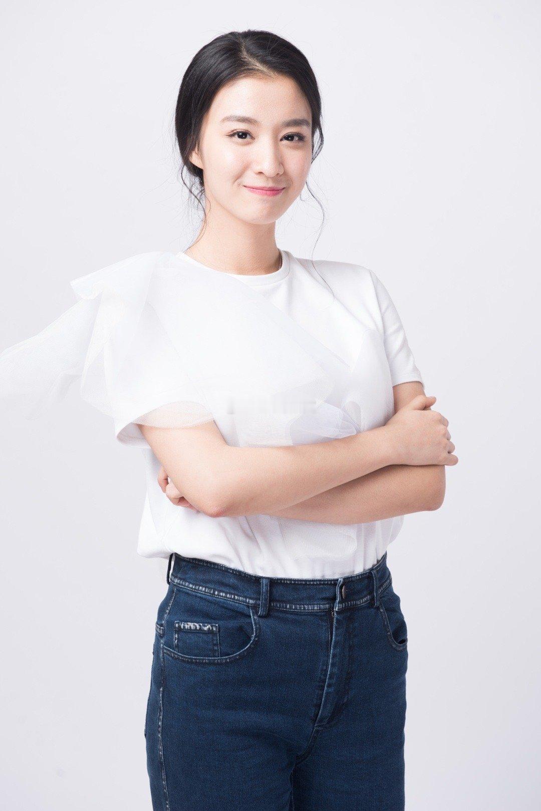 王楚然纯美定妆形象照，青春女高好🉑[送花花][微风] | 2636 ​​​