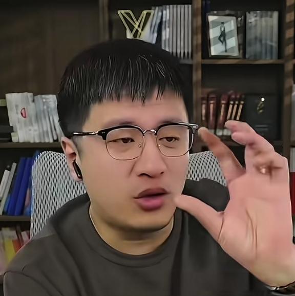 张雪峰不止是考研界顶流，更是妥妥的女儿奴，他多次公开夸赞女儿低调谦逊、懂事节俭、