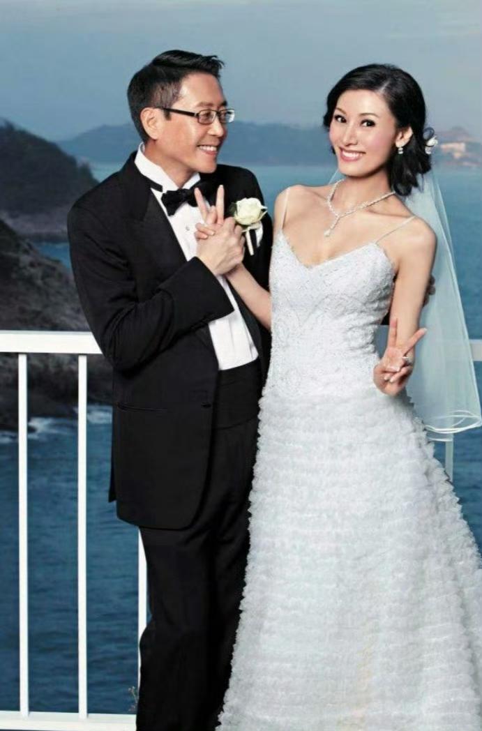 李嘉欣豪门梦破碎
无缘500亿遗产
每月只能从家族信托领200万生活费，
有钱人