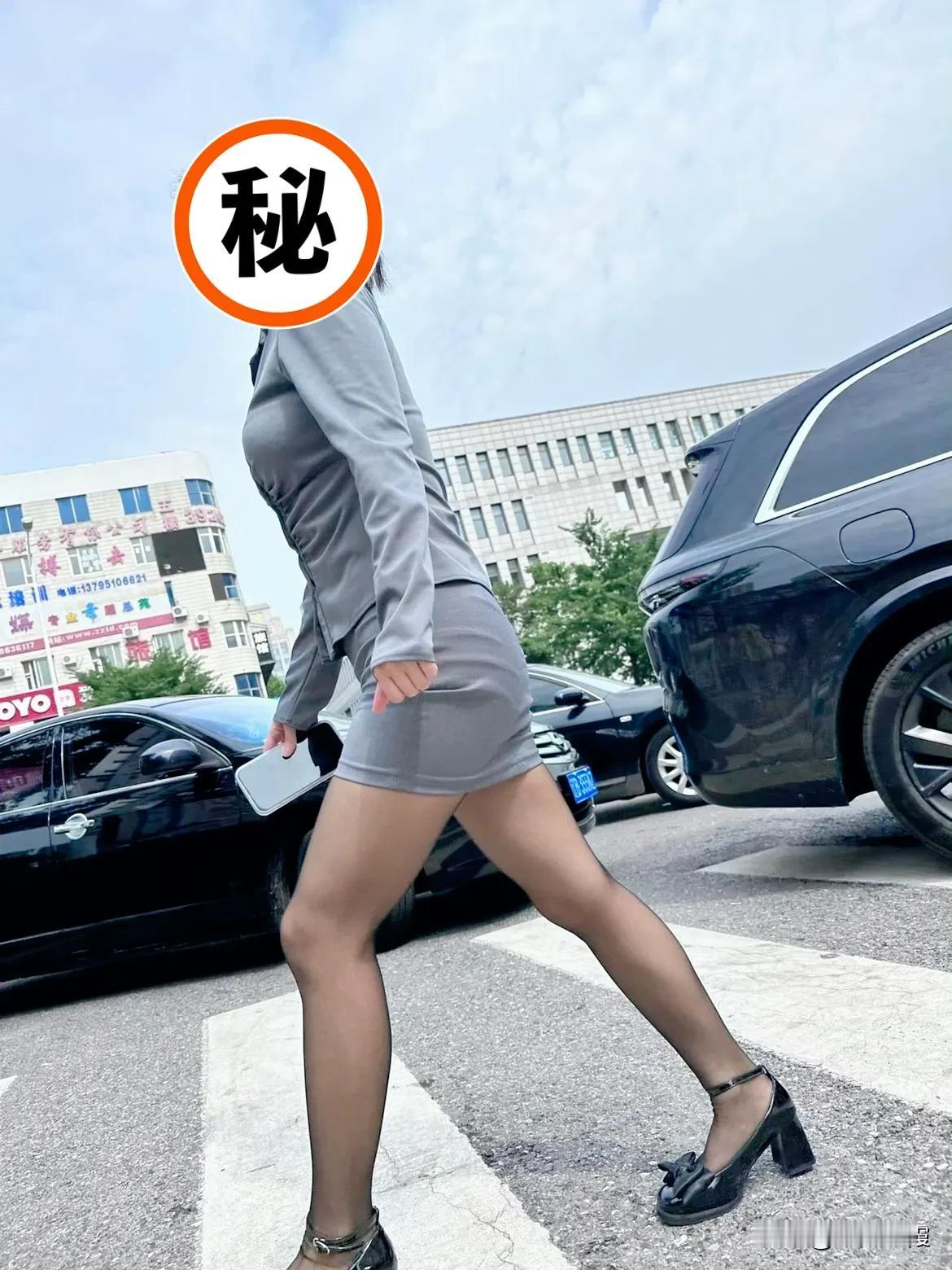 不一样的角度不一样的感触。
制服套装也是一种风景线[比心]