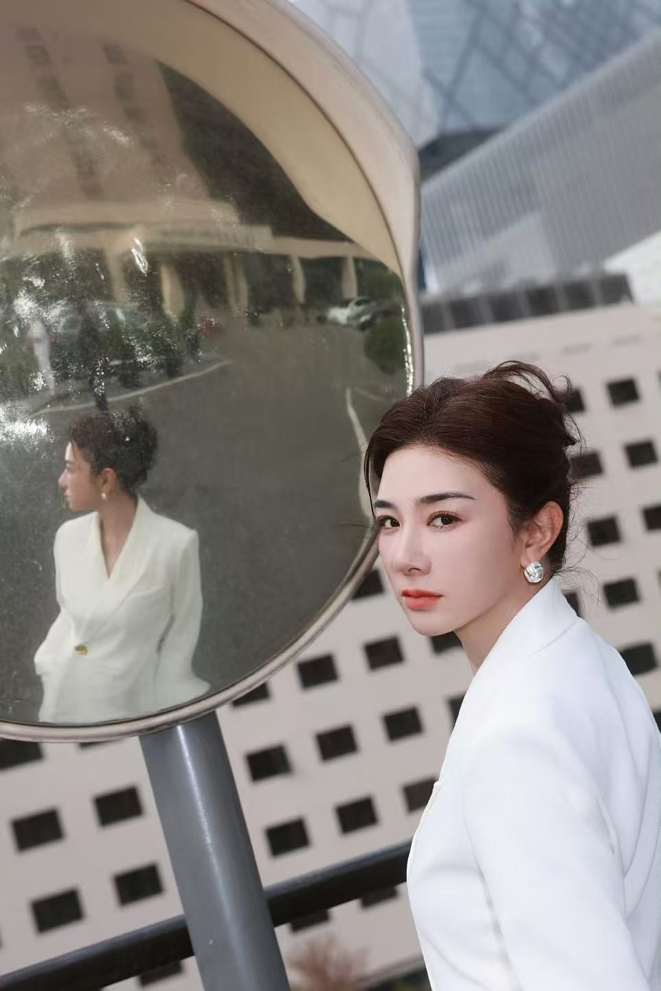 黄奕说AI不可能替代演员 黄奕说可以把AI当成玩具 黄奕清醒表态，AI能赋能创作