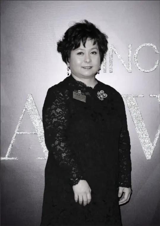 说起赌王何鸿燊的儿女，个个都自带话题，可唯独二房的何超蕸，偏偏是个异类，在一众高