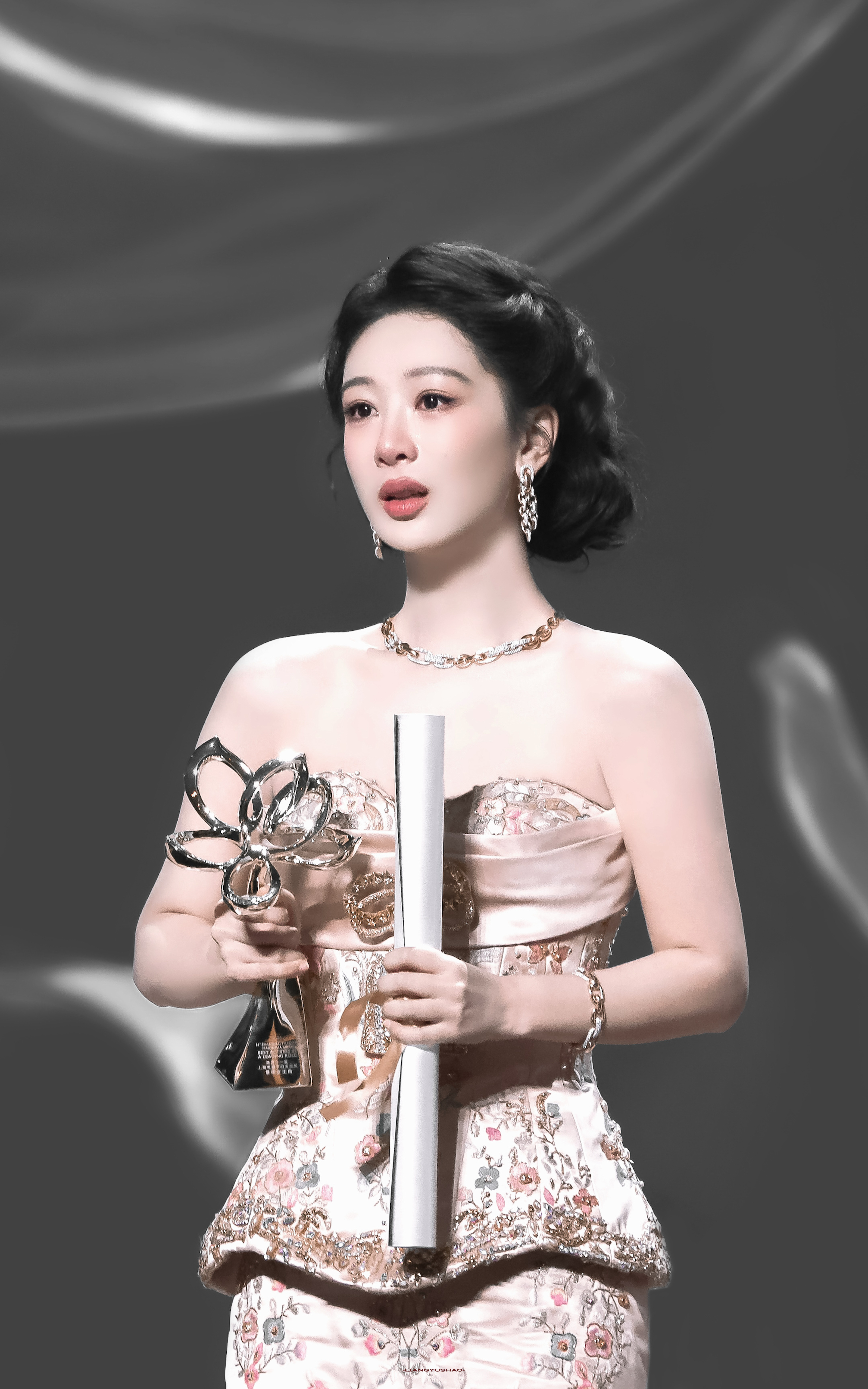 你是世间最可爱的小星星，我爱了整个宇宙，只为和你碰头 