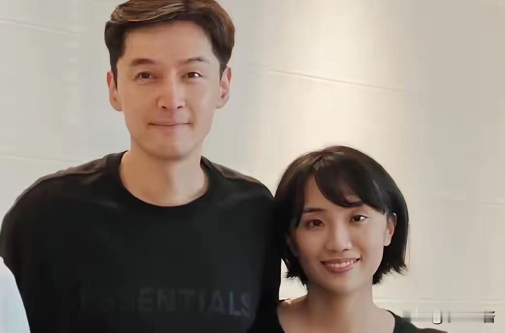 大家发现没，
胡歌有点不对劲，
作为上海人，娶了个福建媳妇，没想到，却跑到重庆买