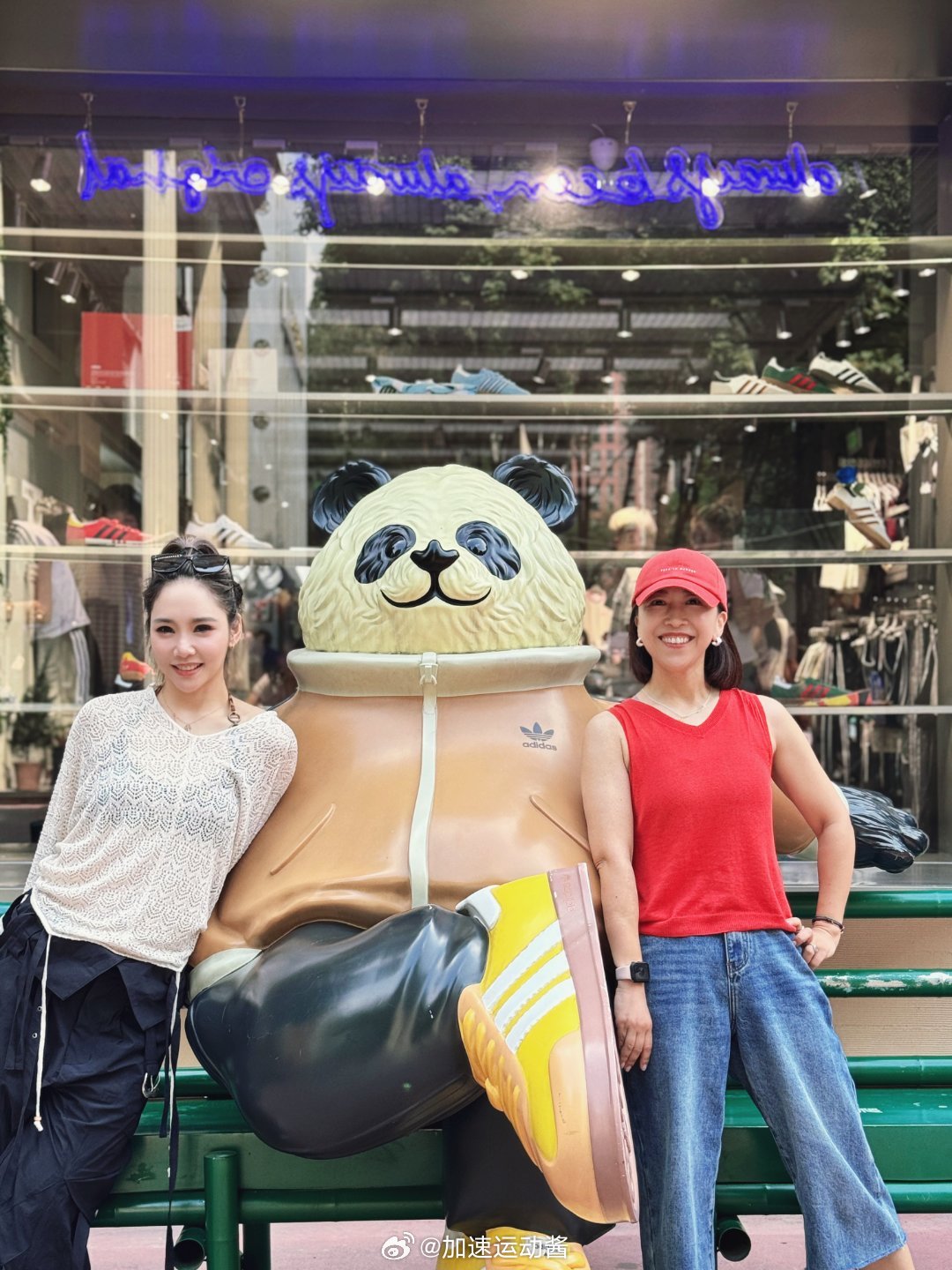 成都真的很好逛啊啊啊啊啊啊四处都是美女帅哥，大家都打扮的很好看各个地方都可以打卡