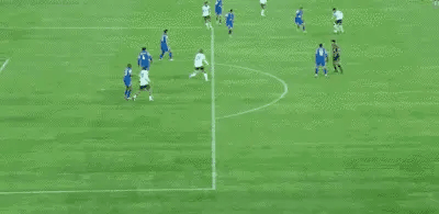 申花这个三前锋前20分钟是三叉戟，后面20多分钟成了三杯鸡!占据主动的阶段，三前