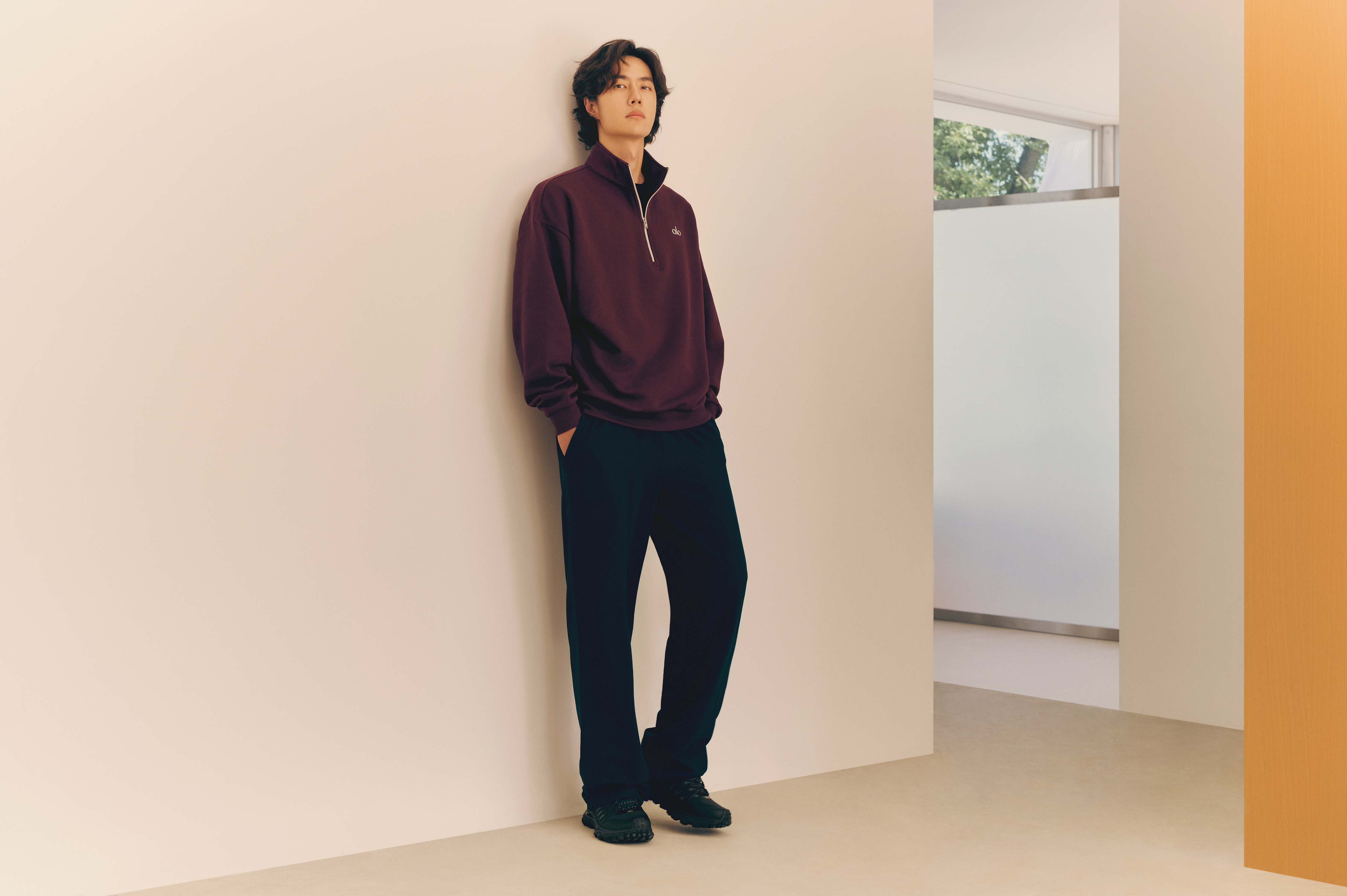 王一博｜松弛入常，型格随行🍂ALO 全球品牌大使王一博身着全新波尔多红云朵套装