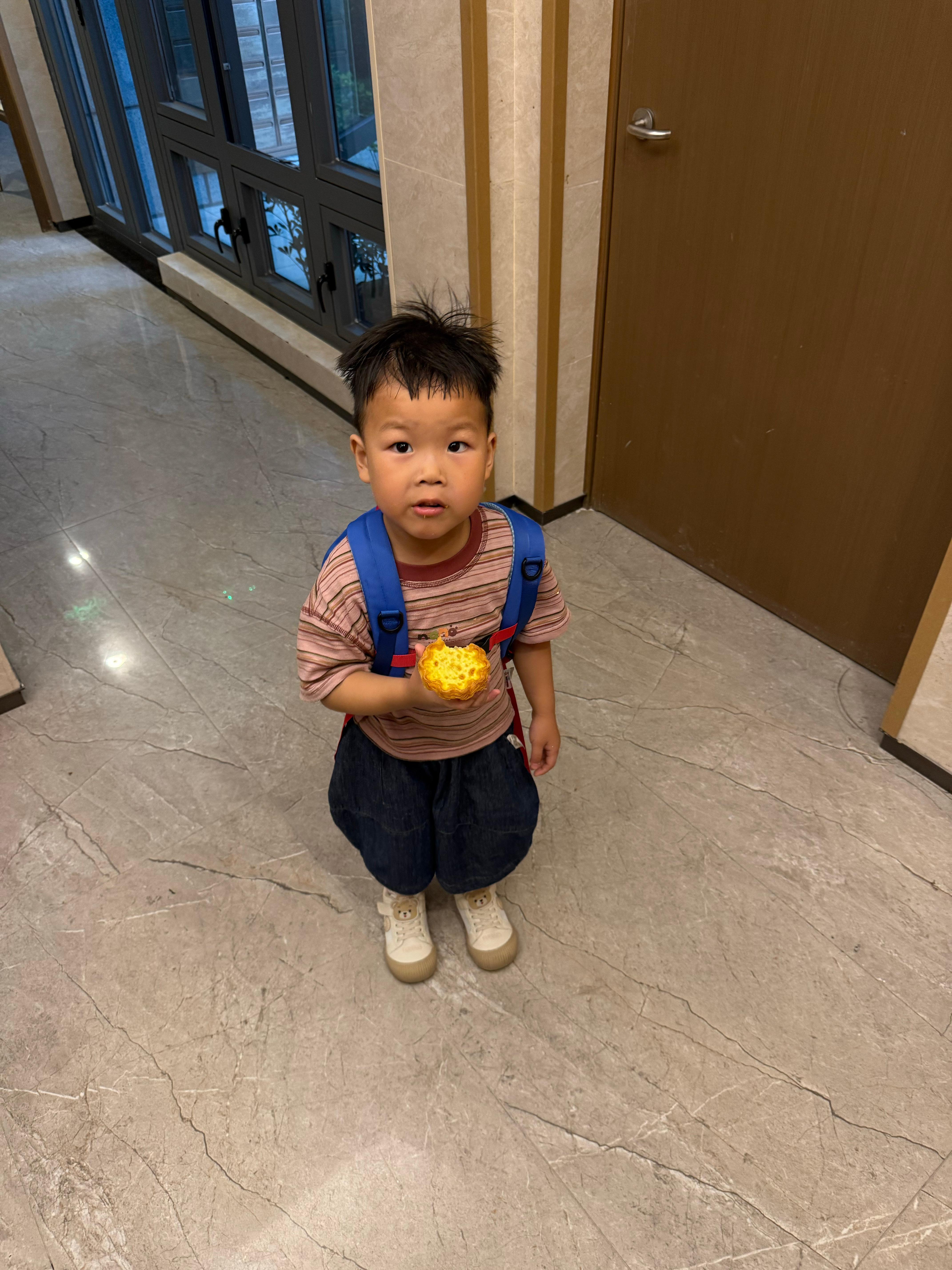 奶奶不在家 自己带小孩哥上下学的一个星期 懂事又听话 会在我办公室安静的玩玩具 