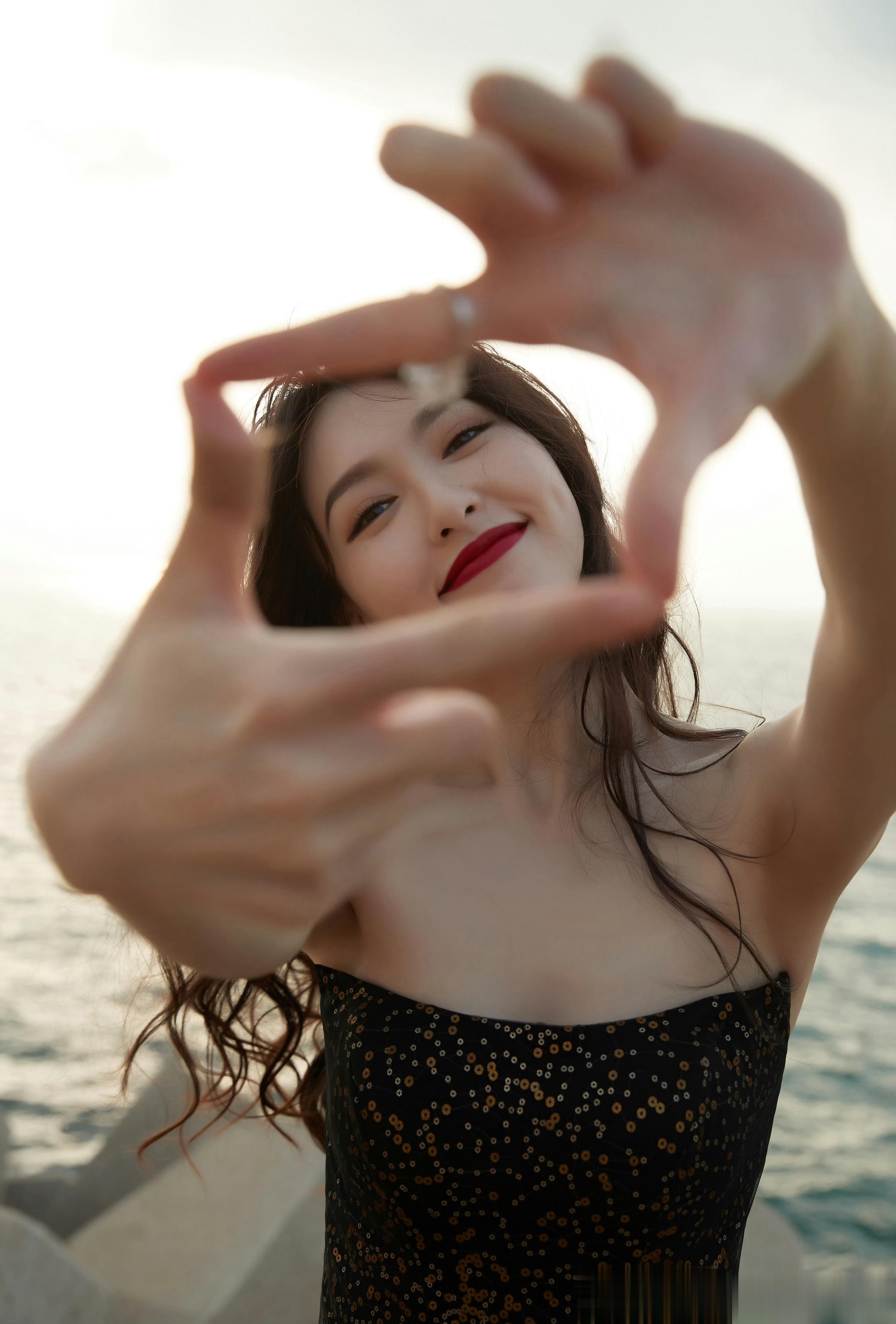 一晃又一秋，夏天绿的，在‮天秋‬也该黄了。四‮交季‬替轮回，好‮什像‬么都一样，