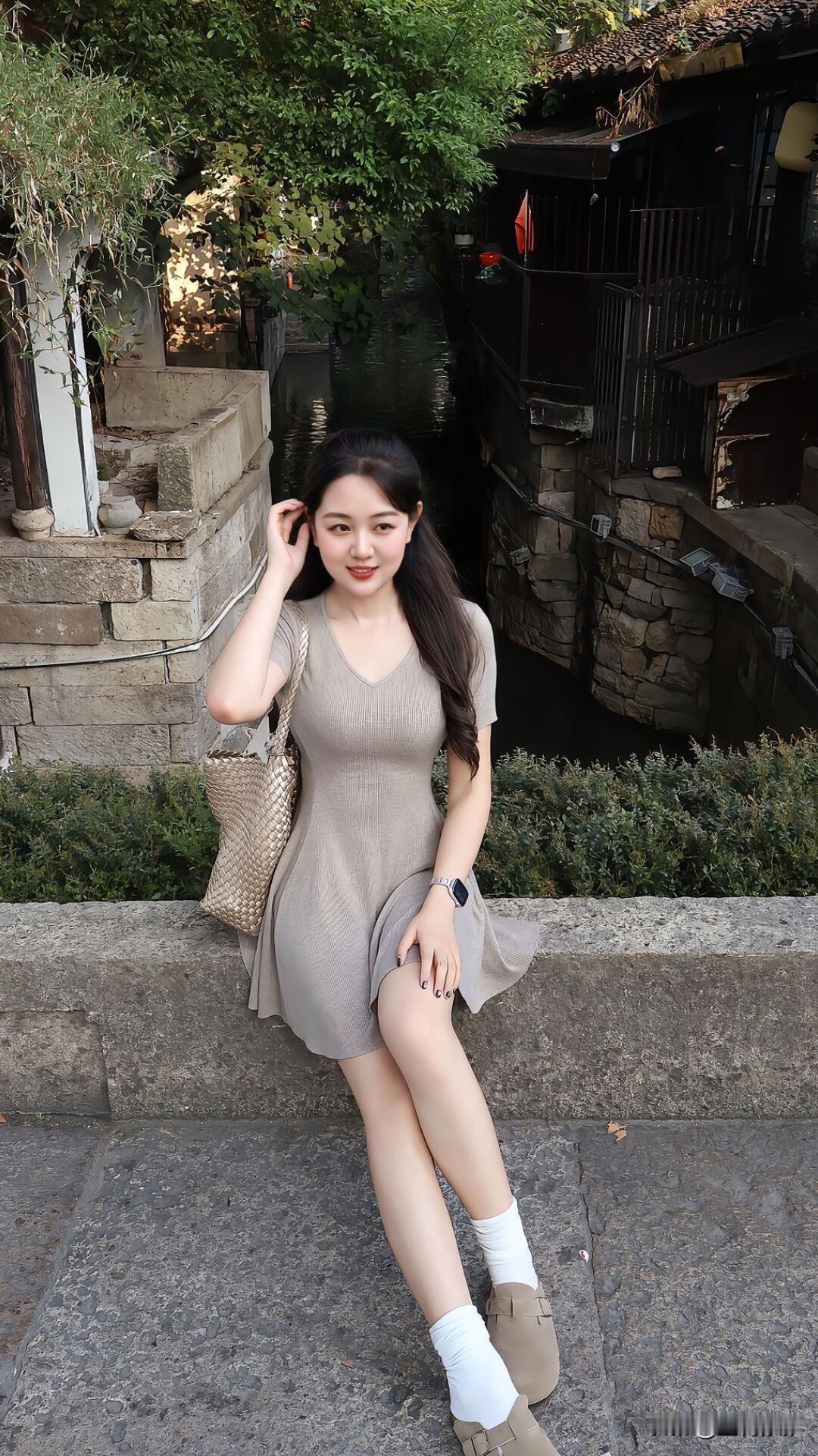 在古镇的静谧中，感受生活的美好。