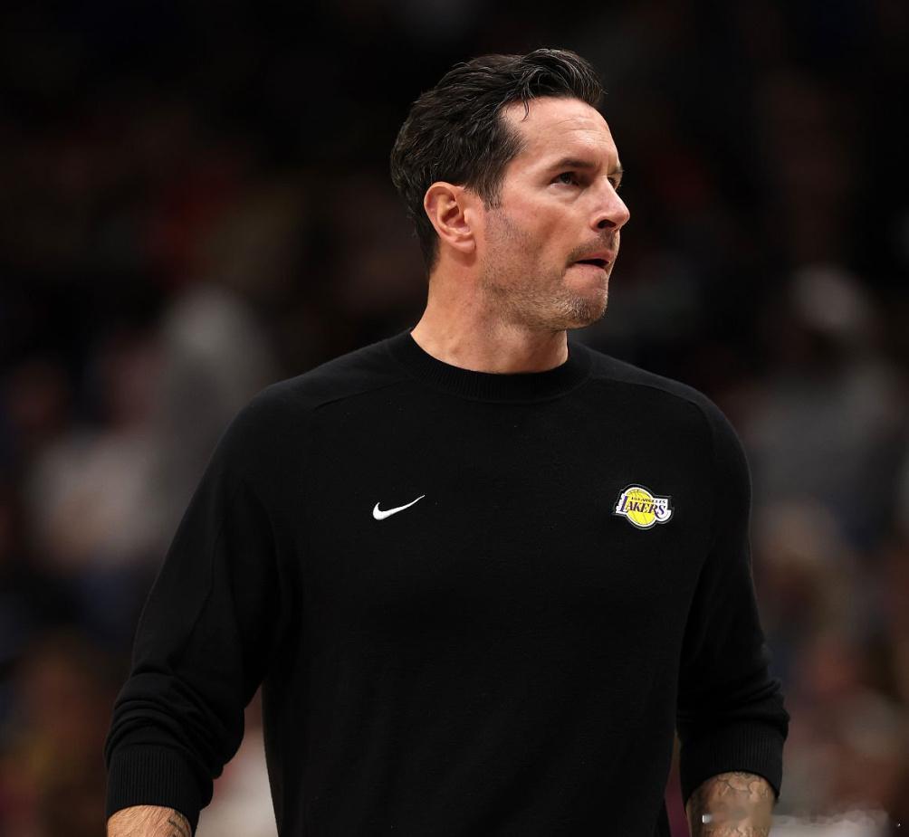 雷迪克表示，拉拉维亚和海斯已经为湖人连续打出多场精彩表现，他已经开始畅想球队全员