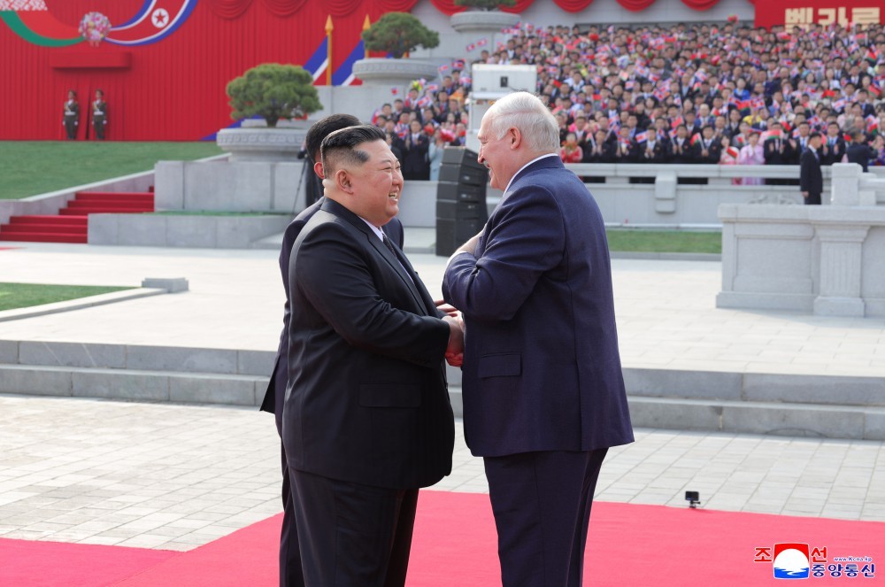 🔴【白俄罗斯共和国总统卢卡申科同志欢迎仪式举行】应朝鲜民主主义人民共和国国务委