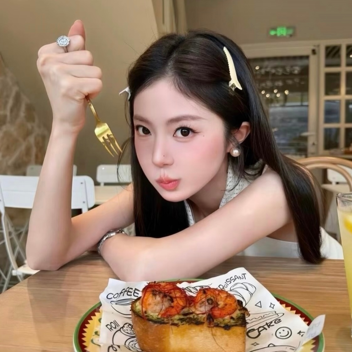 权威女头丨𝙒𝙚𝘾𝙝𝙖𝙩 女生头像 丨头像分享丨氛围感头像 丨高质量女