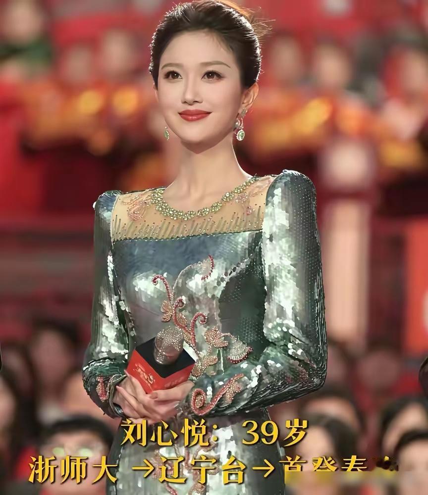 龙洋在央视这些年，总有人说她在模仿董卿，可董卿独一无二，观众也不想要复制品。她虽