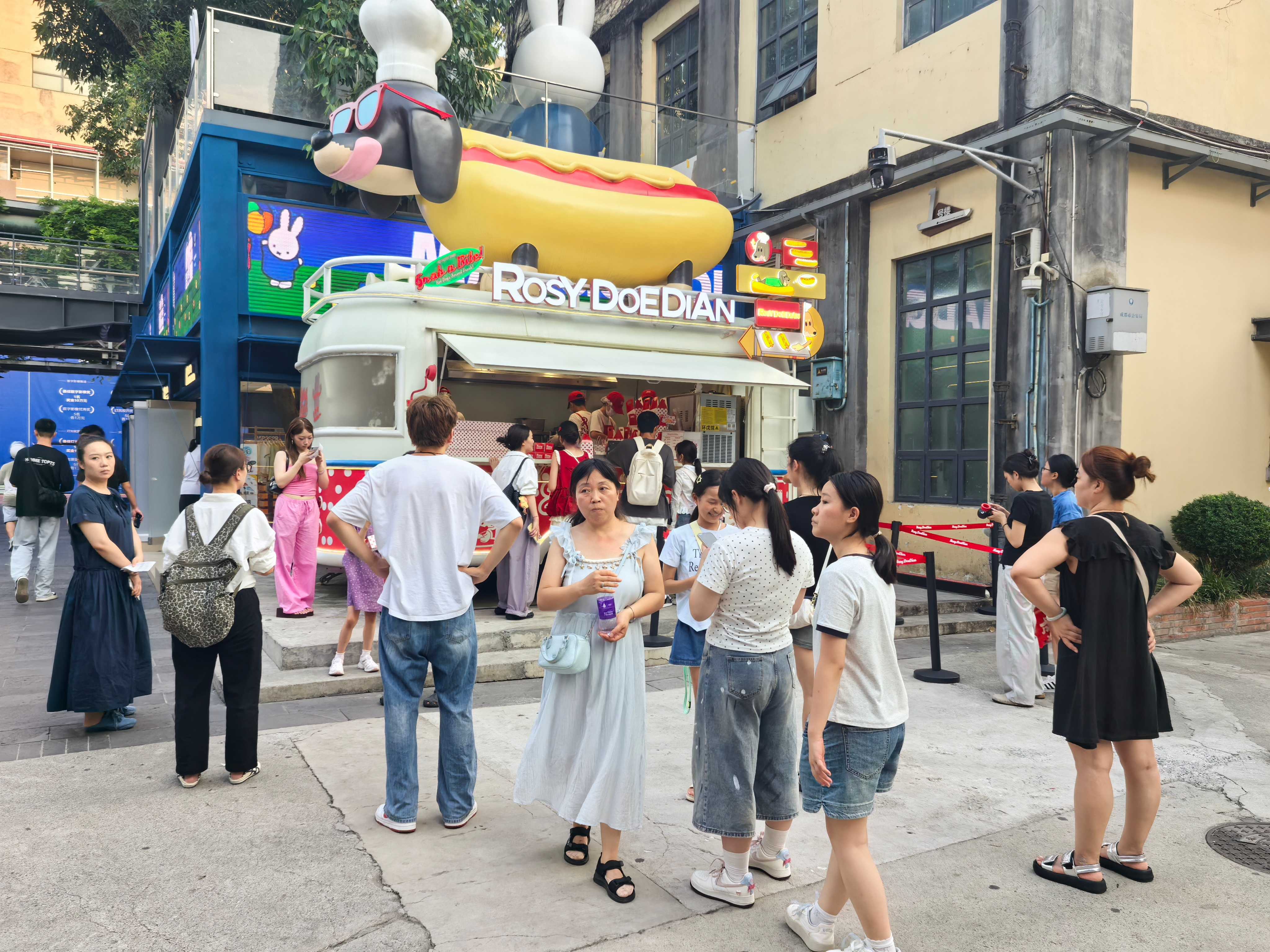赵露思 rosydoedian 赵露思 嘿嘿，又吃上了 