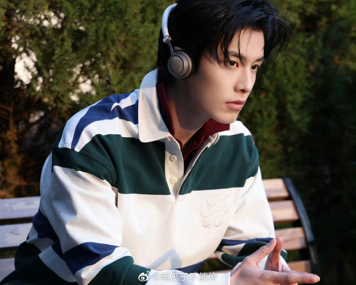 何与就这样两个风格来回切换，我都有点磕到了