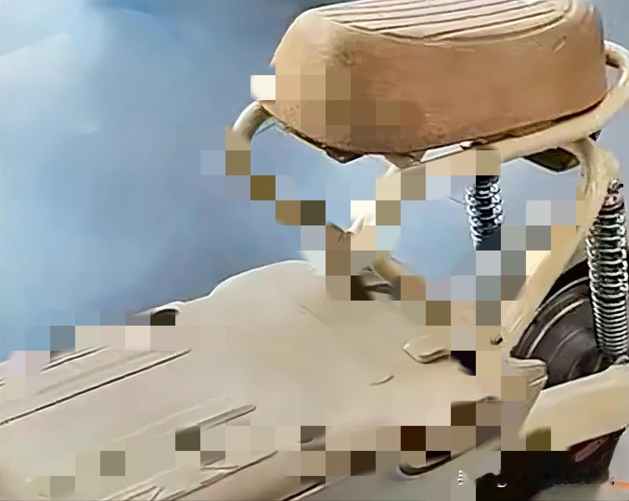 限速、硌屁股、不能载人，价格高，如此“反人类”设计：新国标电动车的“安全”代价，