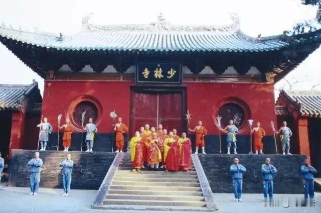 释永信侵占少林寺的资产怎么认定，你说它是国家的吧，明显不是，寺庙不是国家资产，也