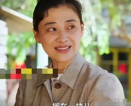 梅婷在剧里说："内裤和袜子放一起洗，容易交叉感染，真菌传染！" 
李雪琴接茬："