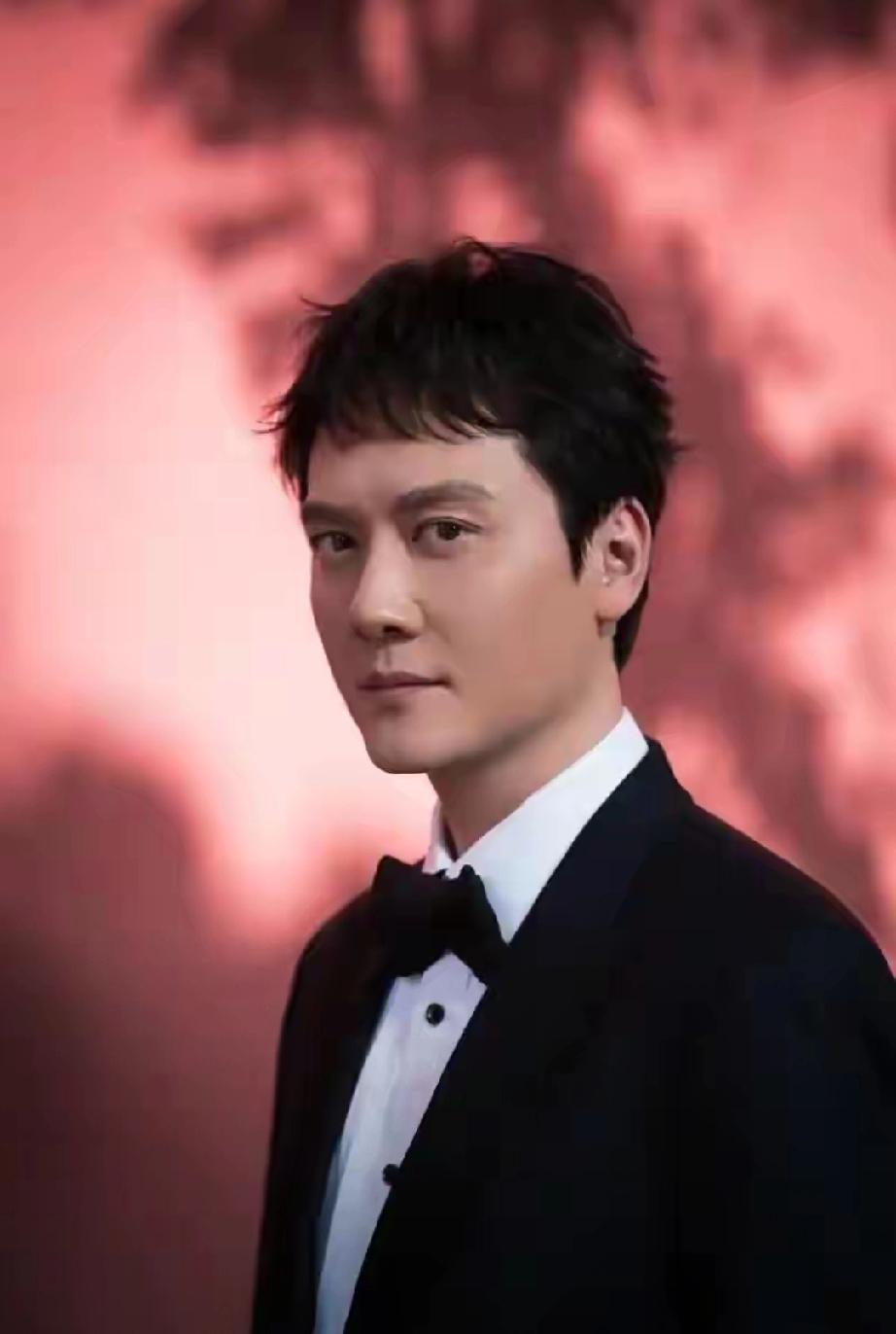 境遇大反转！赵丽颖事业登顶，冯绍峰觅得新欢被悉心呵护
 
    赵丽颖和冯绍峰