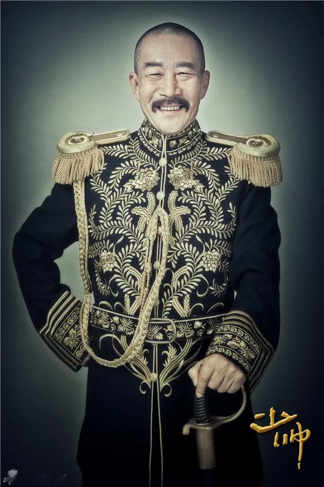 要是当年张黎导演再大胆一点，不拍《少帅》，而是拍《乱世枭雄》。就以李雪健老师饰演