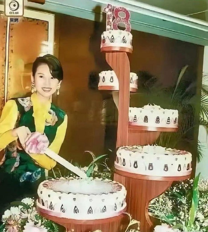 蔡少芬的18岁成人礼，竟然是刘銮雄给她办的。 ​ ​​​