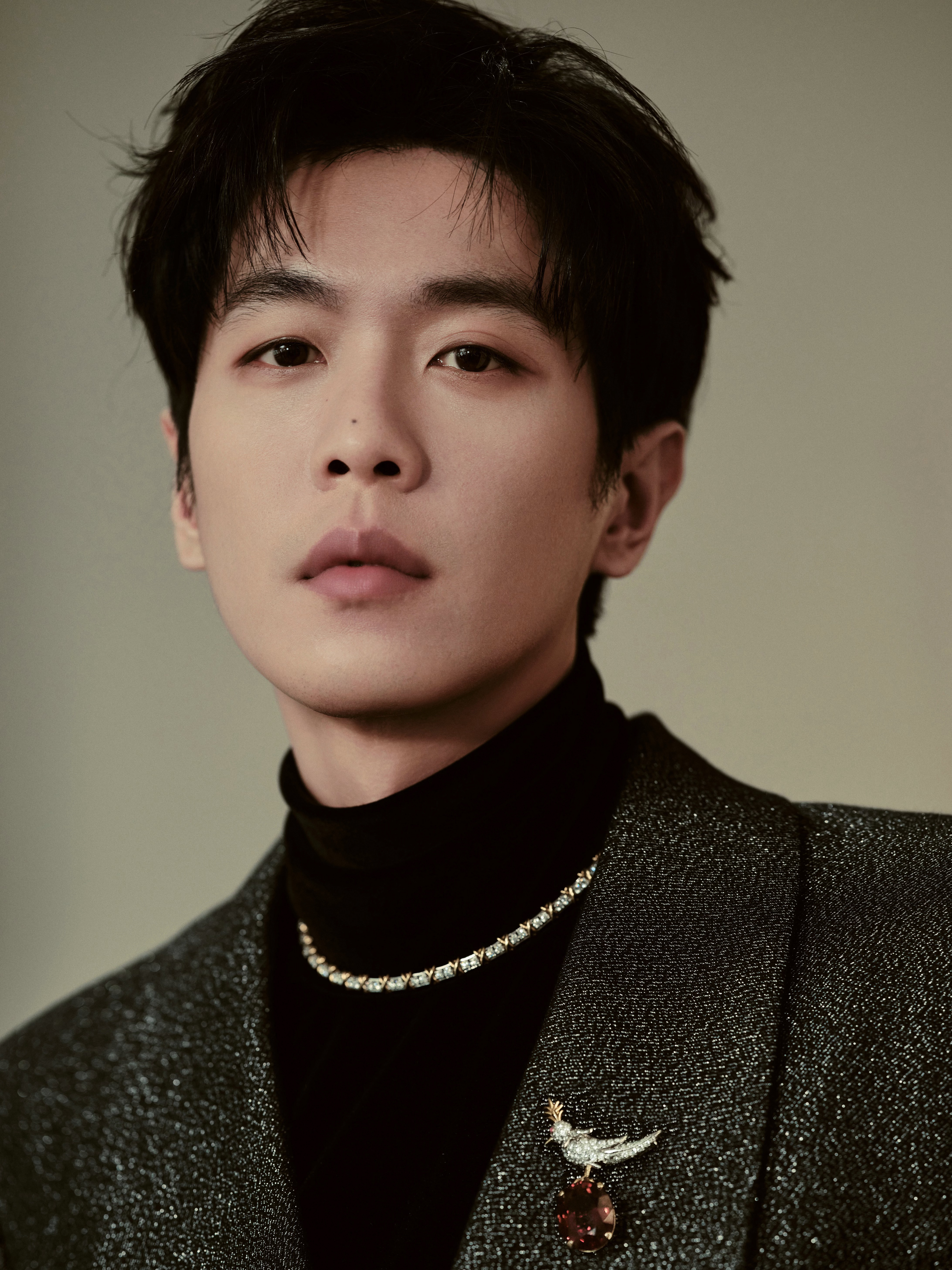 张若昀佩戴蒂芙尼让·史隆伯杰高级珠宝系列(Jean Schlumberger b