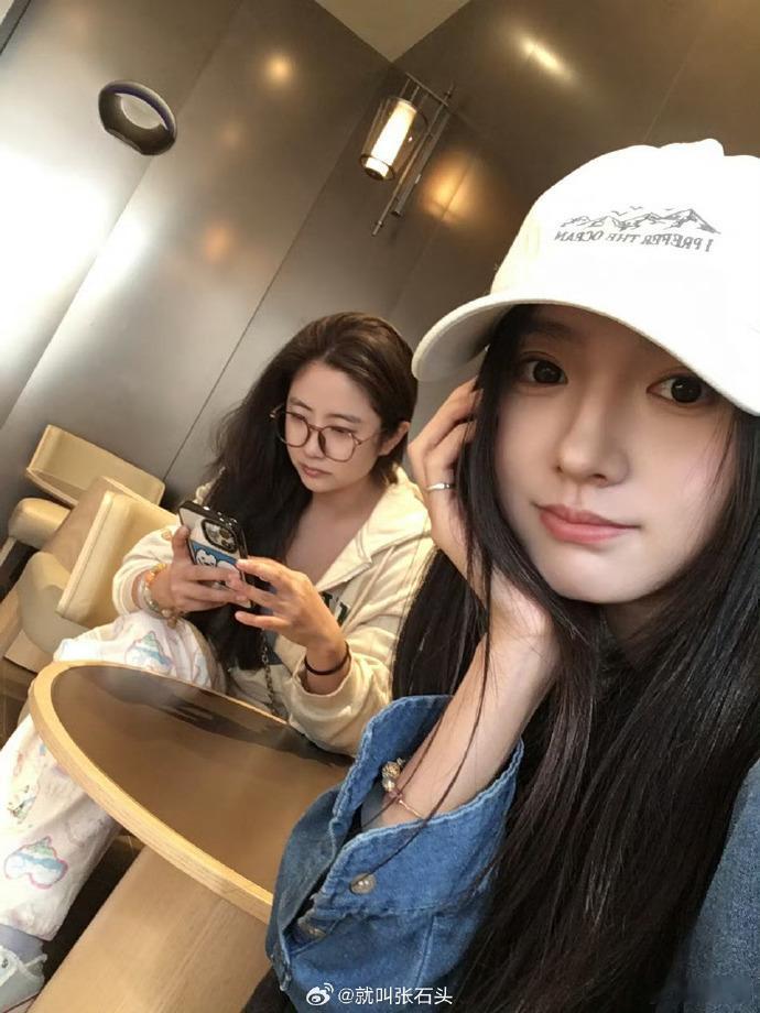 于正这次签约的女艺人很有辨识度，古装和现代装都很好看，河开科传你收拾收拾准备升咖